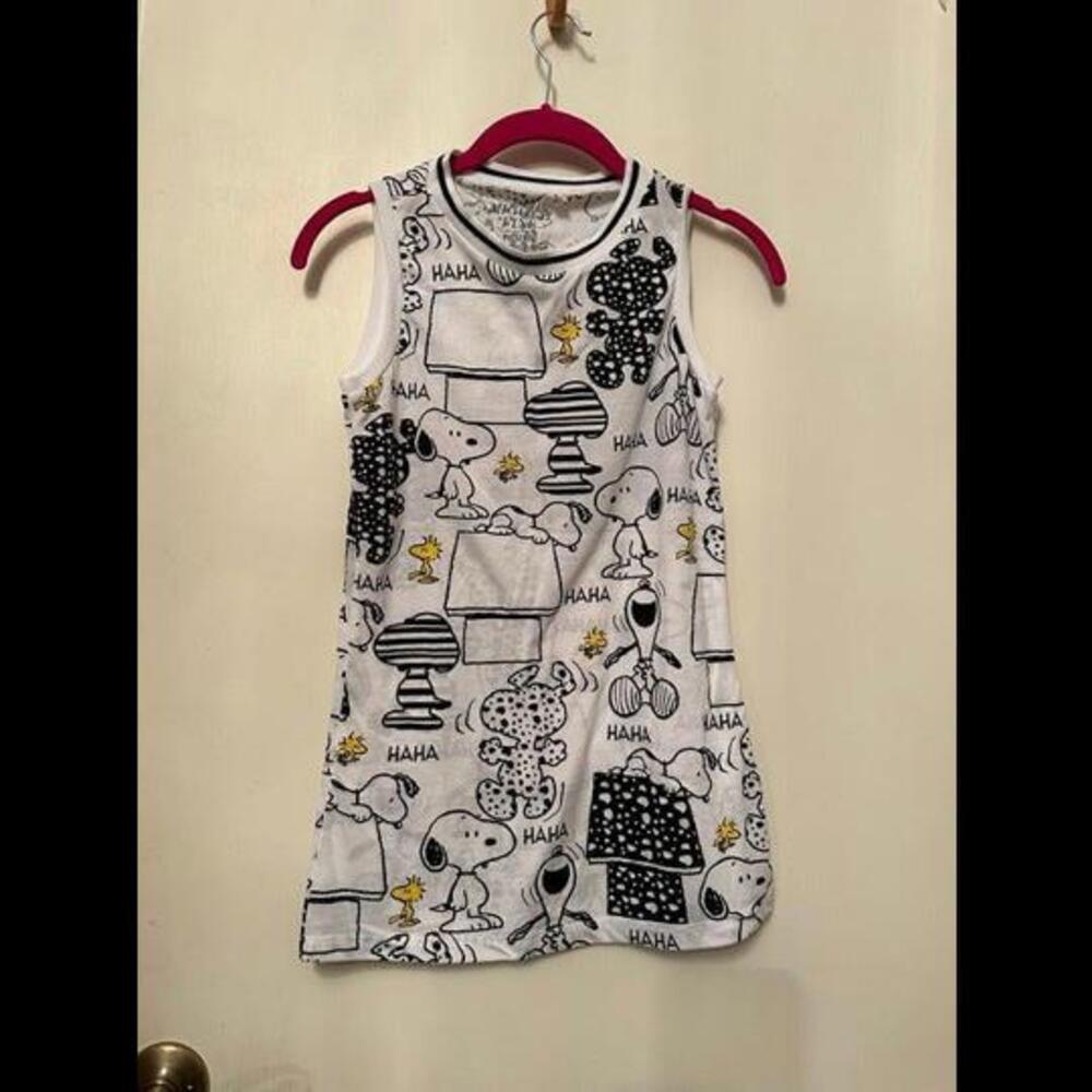 Snoopy Chic White Peanuts Tank Top - Embrace Playful Style w/ a Dash of Nostalga